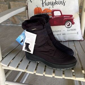 New Pajar black boots